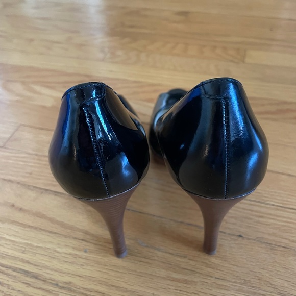 Steven by Steve Madden black patent leather peep toe stilettos.  Size 5.… - Picture 5 of 9